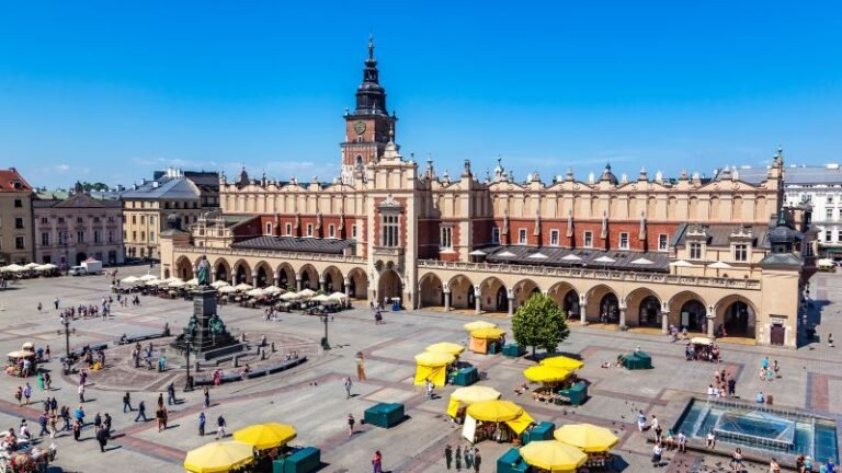 Walking Tour of Krakow Old Town