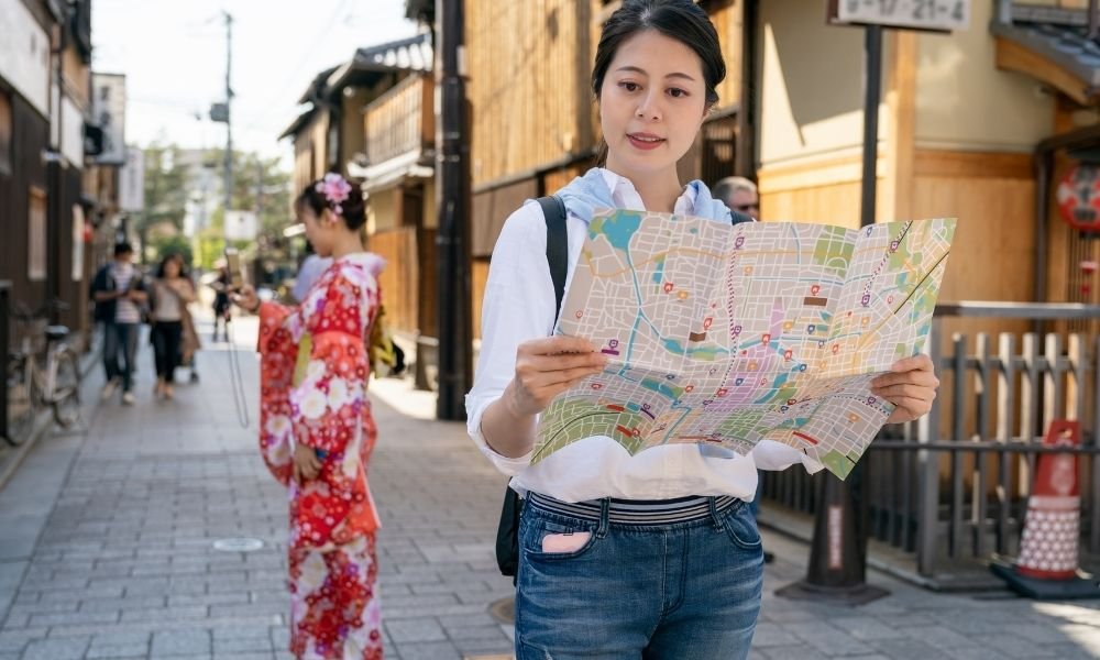 Hanamikoji Street in Gion lined with traditional wooden teahouses at dusk, Kyoto`
